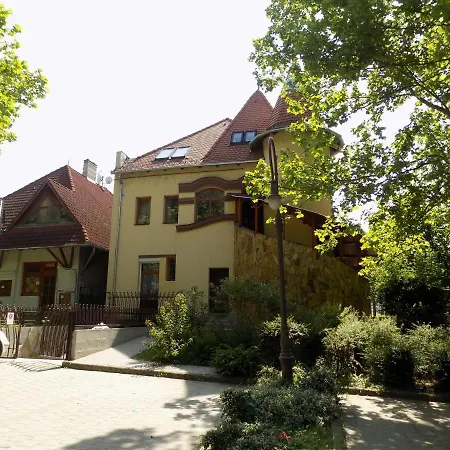 853 - Kozpontjaban Foldszinti Apartman * Balatonszarszo