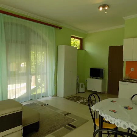 853 - Kozpontjaban Foldszinti Apartman Balatonszarszo